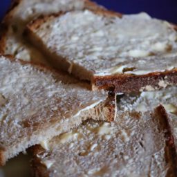 Ein Brot landet immer auf der beschmierten Seite!