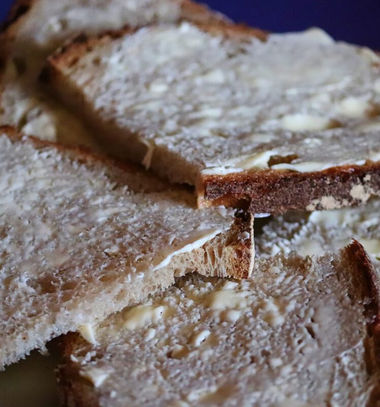 Ein Brot landet immer auf der beschmierten Seite!